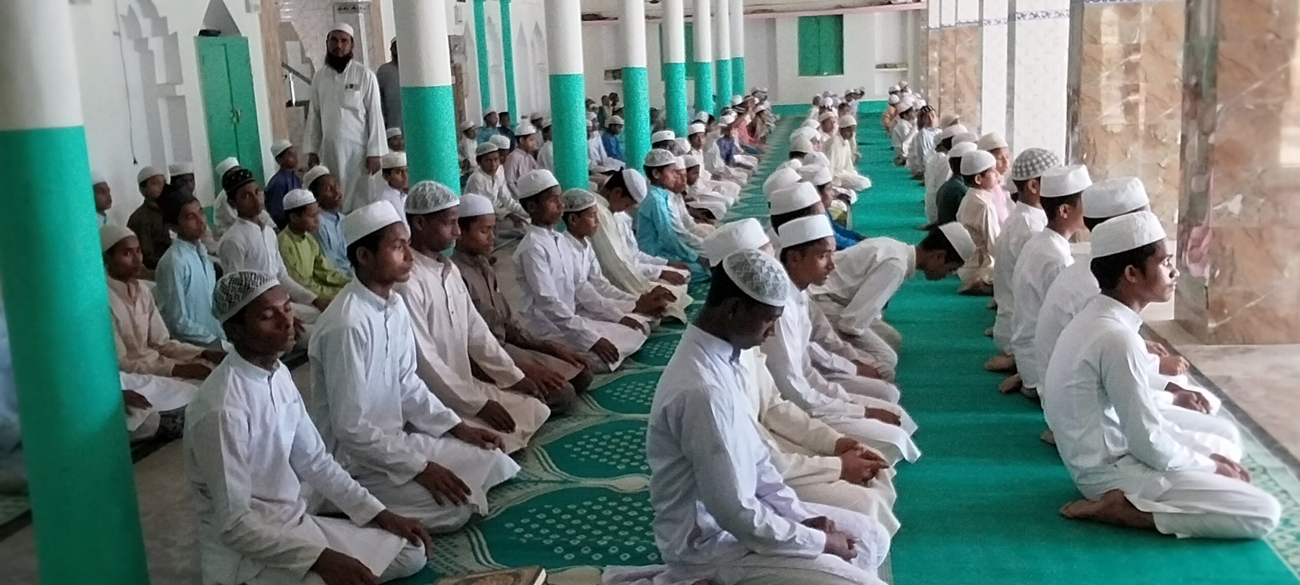 طلبہ مدرسہ کنز العلوم رحمانیہ گریا